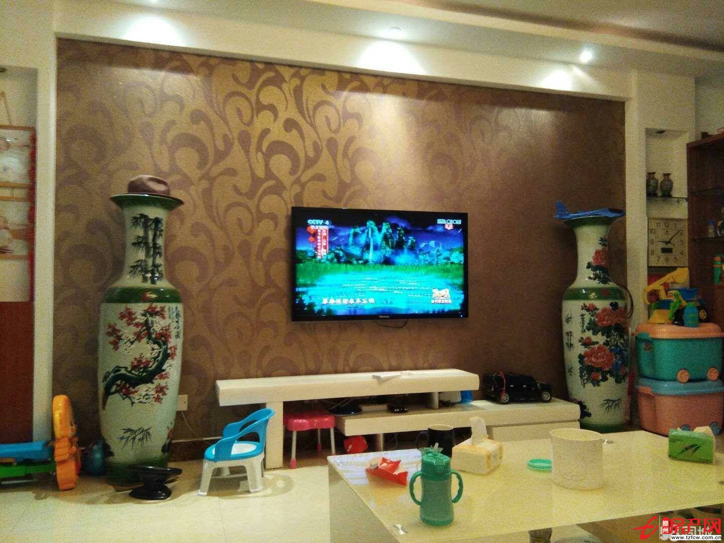 可以上北辛 丽都水岸三室两厅两卫，两室一厅朝阳豪华装，可贷款