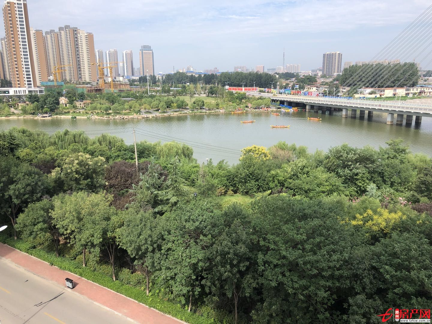 滨江三期；沿河观景房，南北通透，豪华装修，送部分家电证满五年