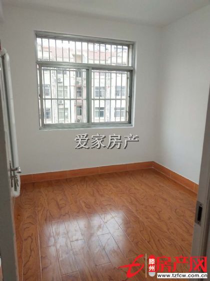 清河花园三室两厅，证满五年可贷款，精装修送储藏室