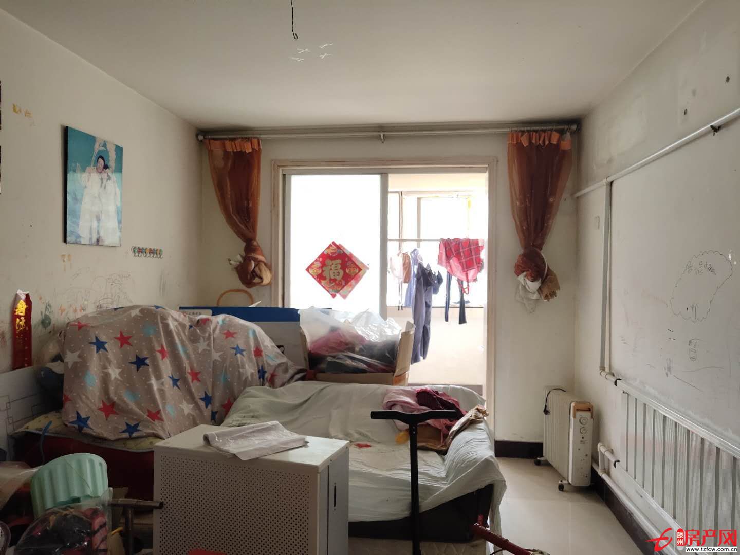 德明花园的，多层2楼三室两厅，附送储藏室，104平，证五可贷