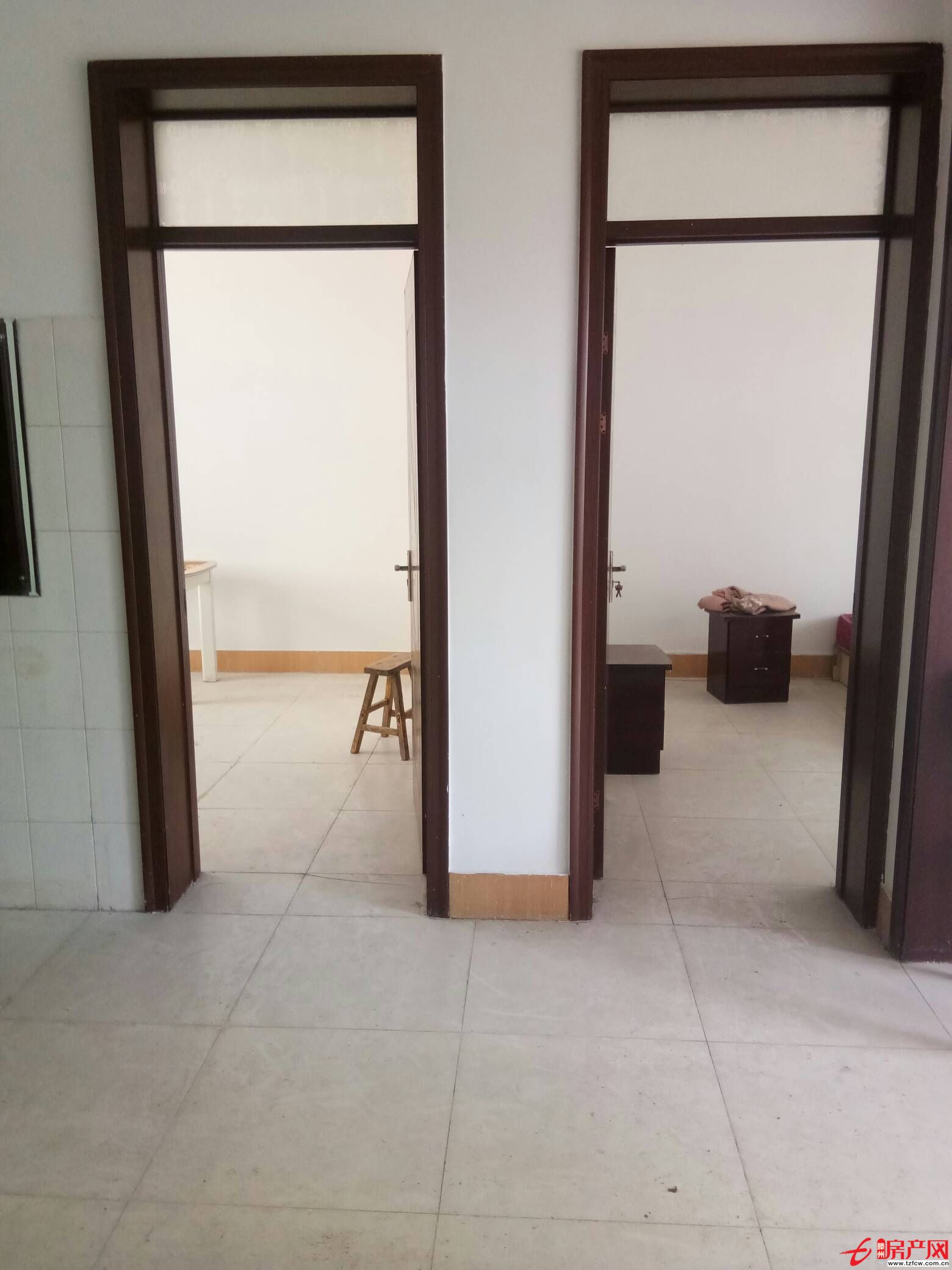 煤炭局宿舍二楼三室两厅，三室一厅朝阳，有证需全款属于滕北前进
