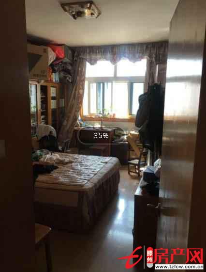 四方城西区四室两厅户型好地段佳有地下室及公共停车位证满五年