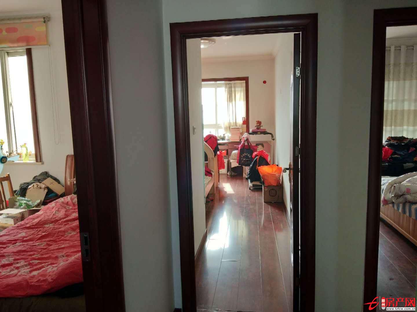 苹果花园经典三室前排简单装修送一个大平台储藏室房产证马上两年