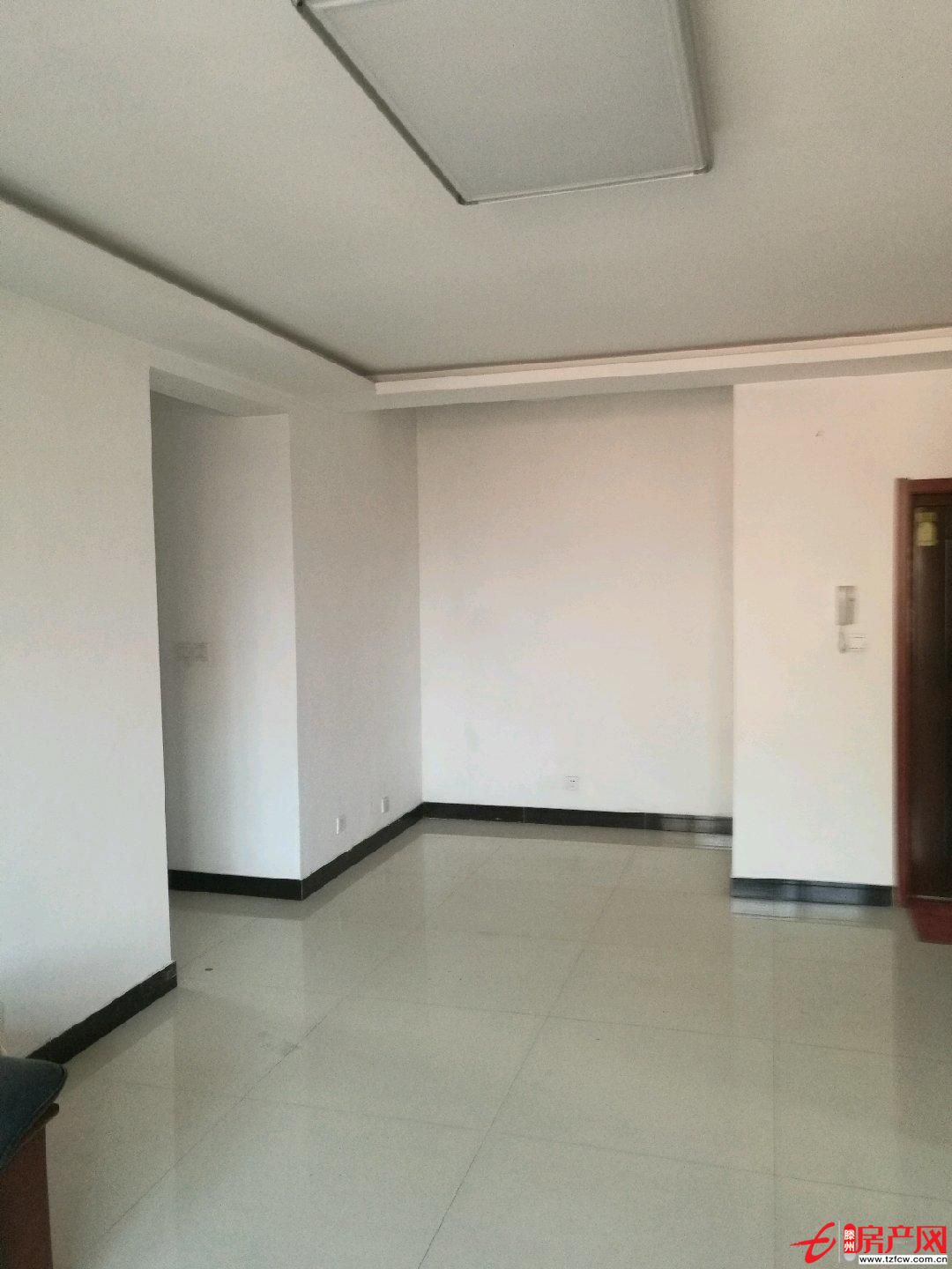 大同天下荆香苑顶楼学区房南北通透室内光线好交通便利送储储室