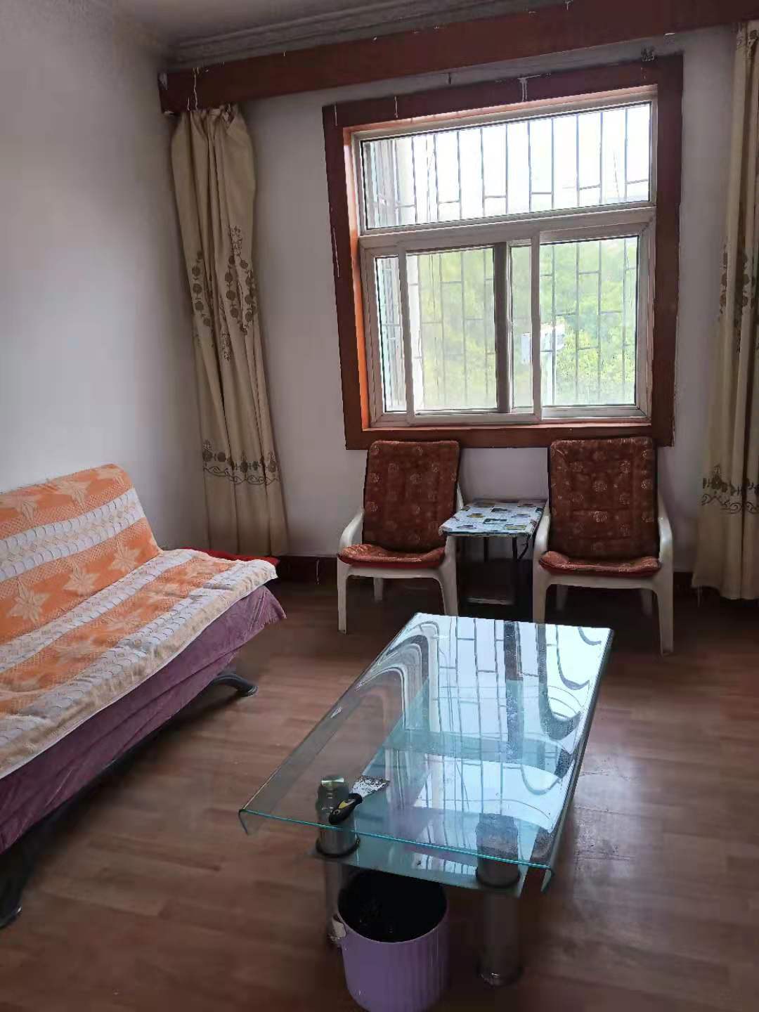 老一中对面老工商局小区1200元/月