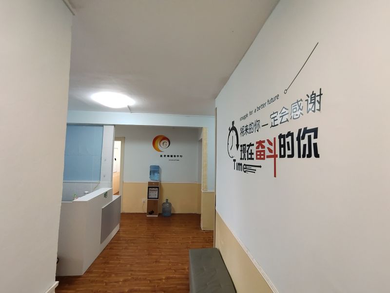 远航国际出租普通装修3室2厅2卫153m22200元/月