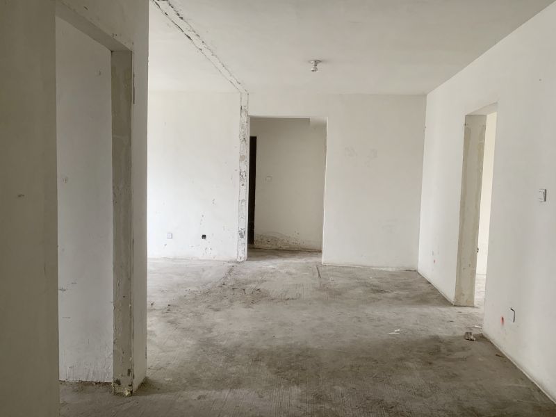 毛坯3室2厅2卫131.71m2149万元