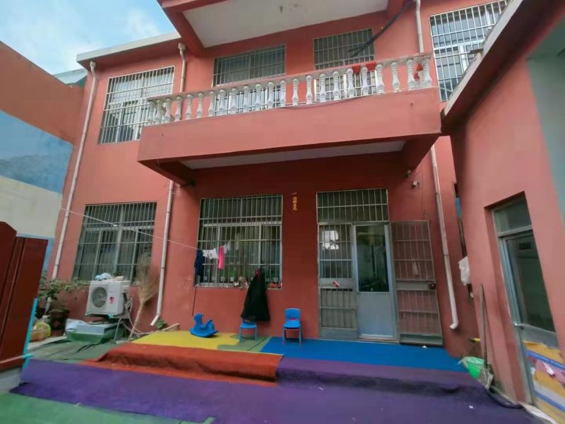 侯庄自建房，学区房  紧邻实小永昌路  自住或教学机构 普通装修5室2厅1卫238m21100元/月