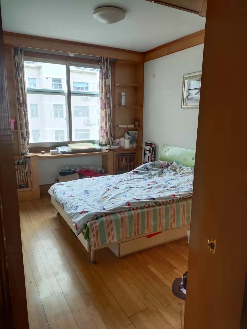 精装修3室2厅1卫102m21100元/月