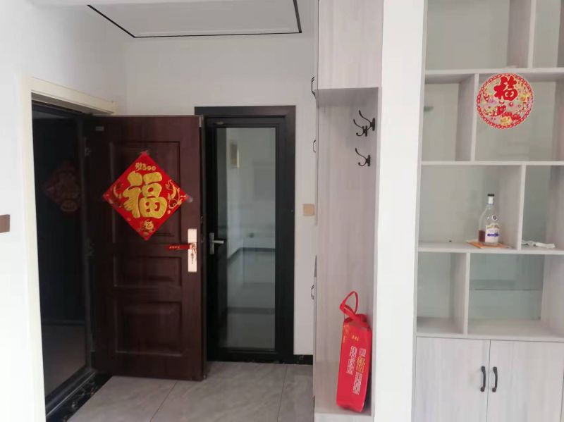 精装修3室2厅1卫103m2118万元