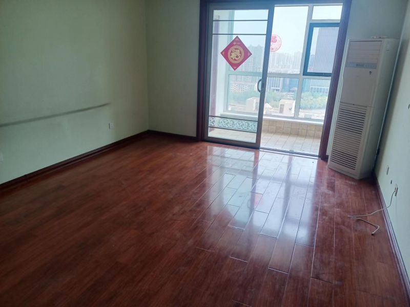 精装修3室2厅1卫145m22300元/月
