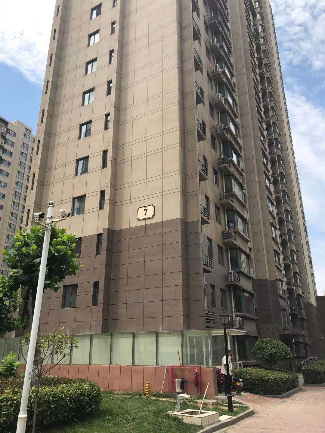 毛坯3室2厅1卫136m2150万元