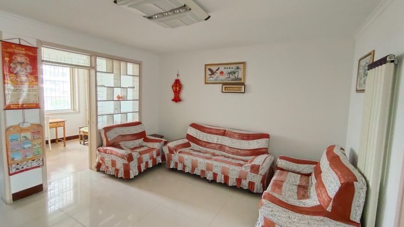 东方明珠精装修家具家电齐全拎包住干净卫生1500元/月