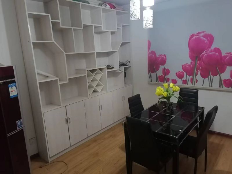 阳光丽景多层1楼100m2   家具家电齐全   1500元/月