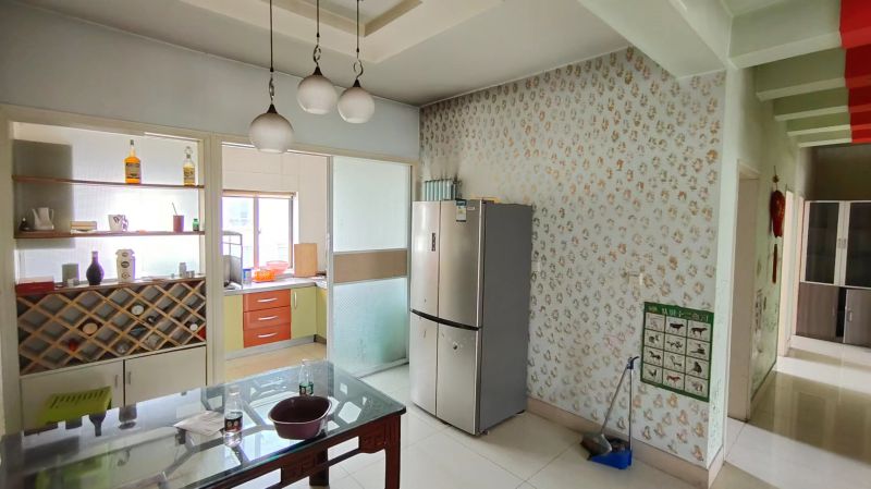 新金叶花园 精装家具家电齐全拎包住随时看房 2万/年4室2厅2卫258m21666元/月