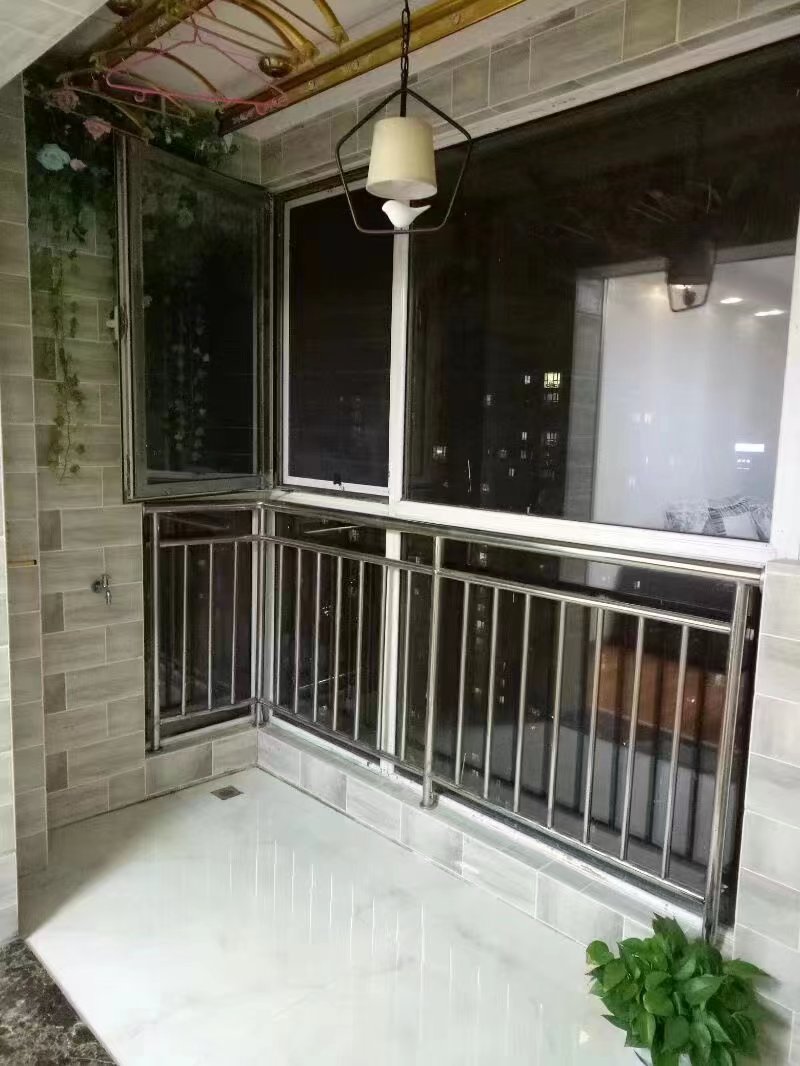 毛坯2室2厅1卫90m21700元/月