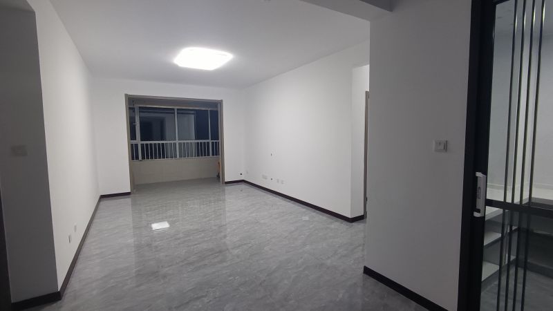 普通装修3室2厅2卫138m21600元/月