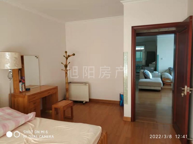 精装修3室2厅2卫140m2139万元