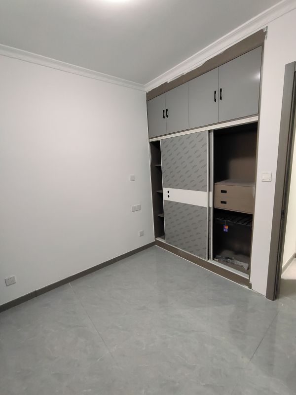 普通装修3室2厅1卫120m21800元/月