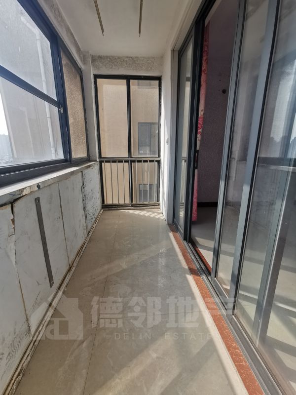?；ㄔ? 3室2厅1卫155m2142万元