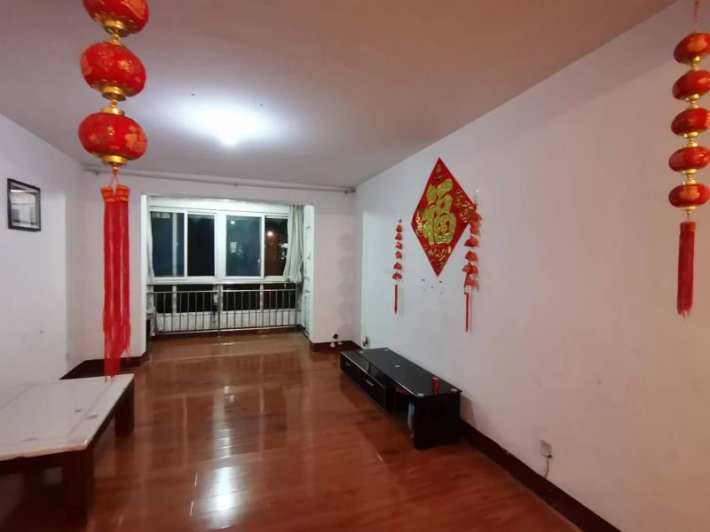 普通装修3室2厅1卫120m21300元/月