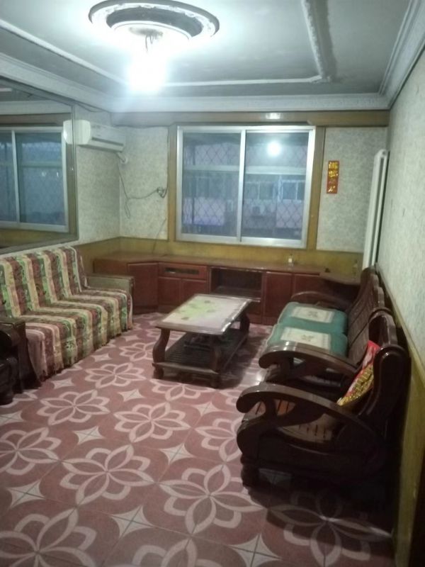 普通装修3室2厅1卫100m21150元/月