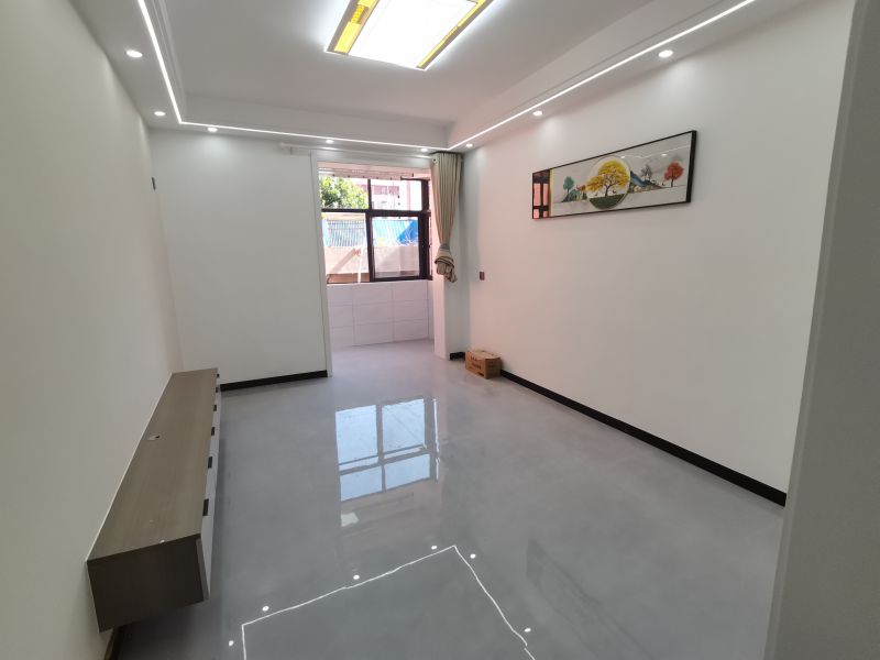 府前北区  简装  3室2厅1卫80m2 67.6万元