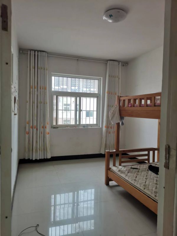 普通装修3室1厅1卫84m262万元