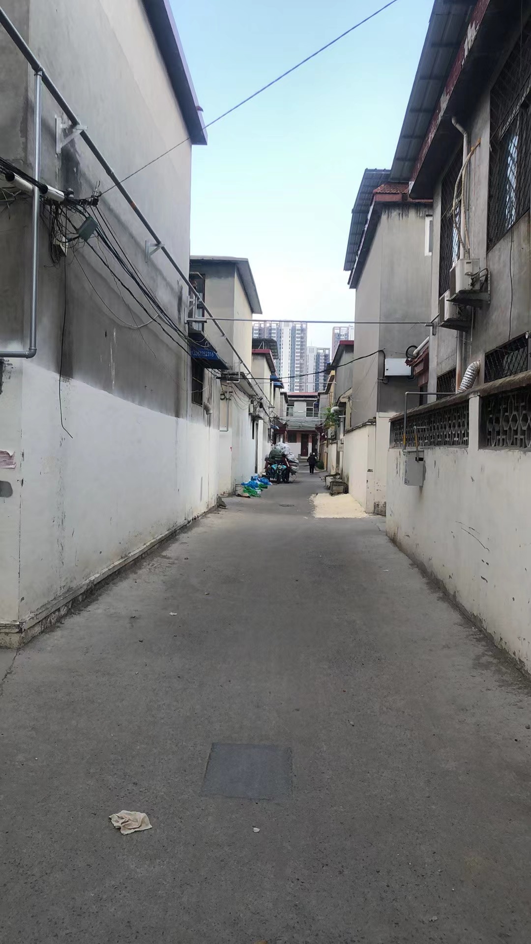 滕州剧院对面东北坛独院！新装修5室5厅1卫370m21100元/月