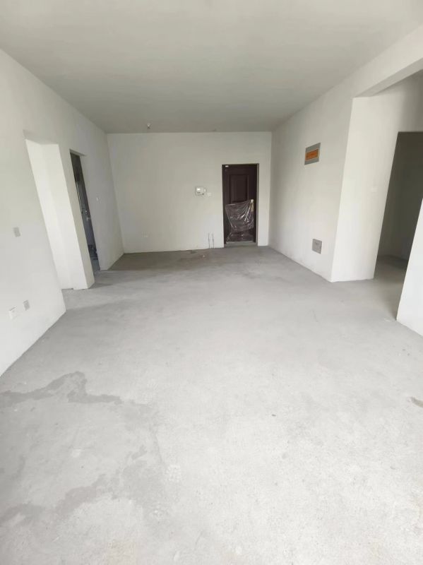 金河湾C区 毛坯3室2厅1卫122m2136万元