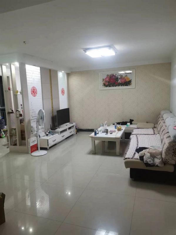 精装修3室1厅1卫105m21500元/月