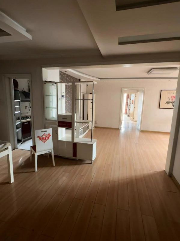 普通装修3室2厅2卫143m21666元/月