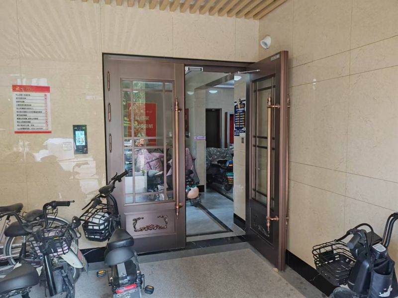 毛坯2室2厅1卫95.7m262万元
