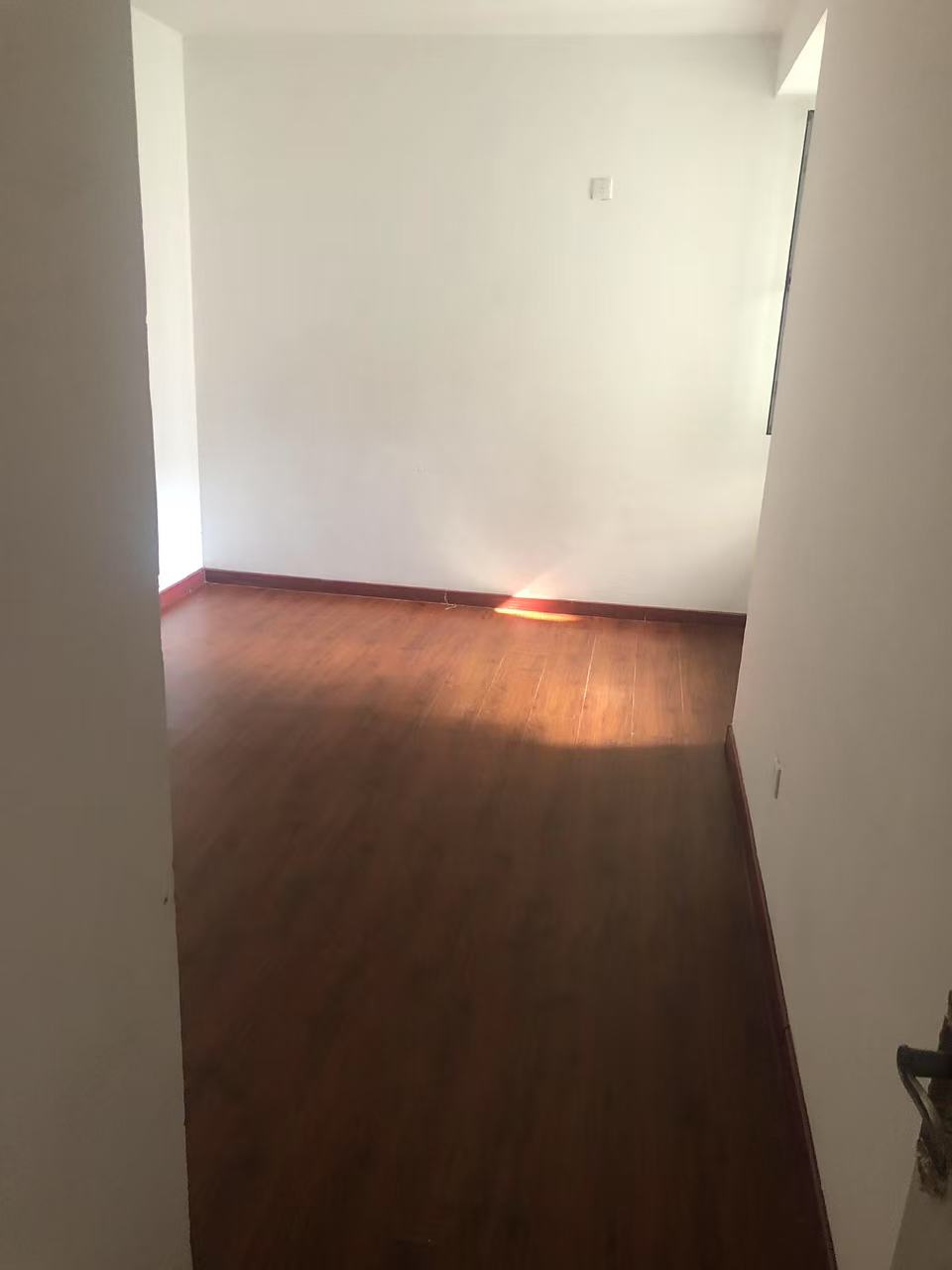 毛坯2室1厅1卫95m21250元/月