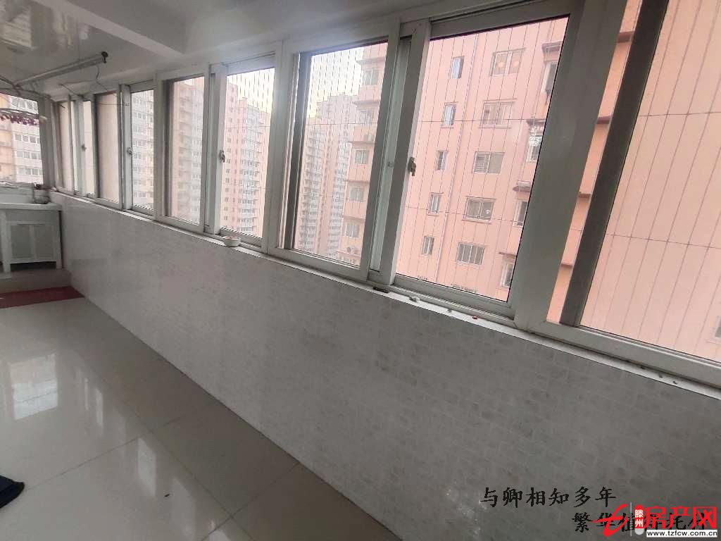 问天三期东区，靠近东门，精装修，厨房卫生间有窗户，二个阳台